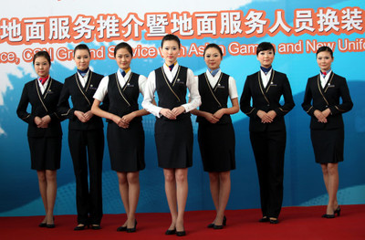 南航地服人员换新款制服 推出多项亚运服务举措